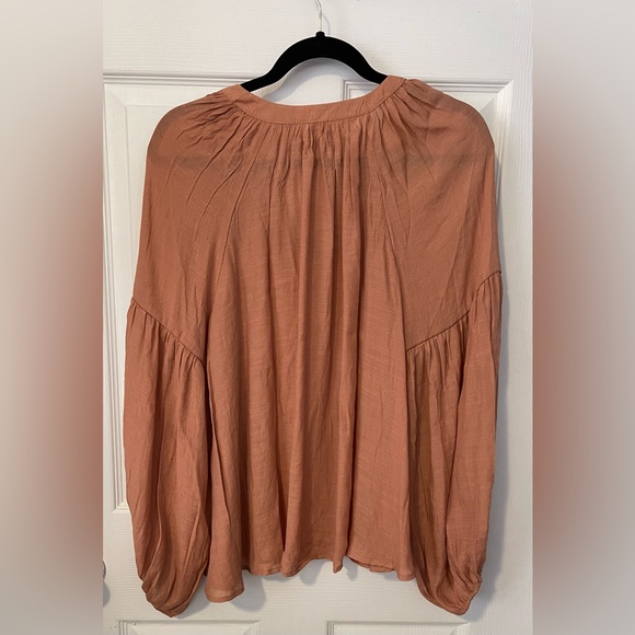 BLU PEPPER Women’s Long Balloon Sleeves V Neck with Tie Button Detail Size M - Picture 2 of 4